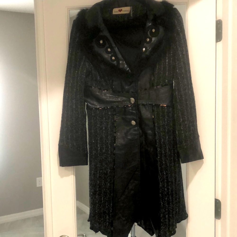 Beautiful Vintage Style  mid length sweater Coat❄️